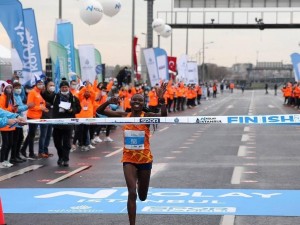 11°  record del mondo di mezza maratona per Rosa Associati con Ruth Chepngetich